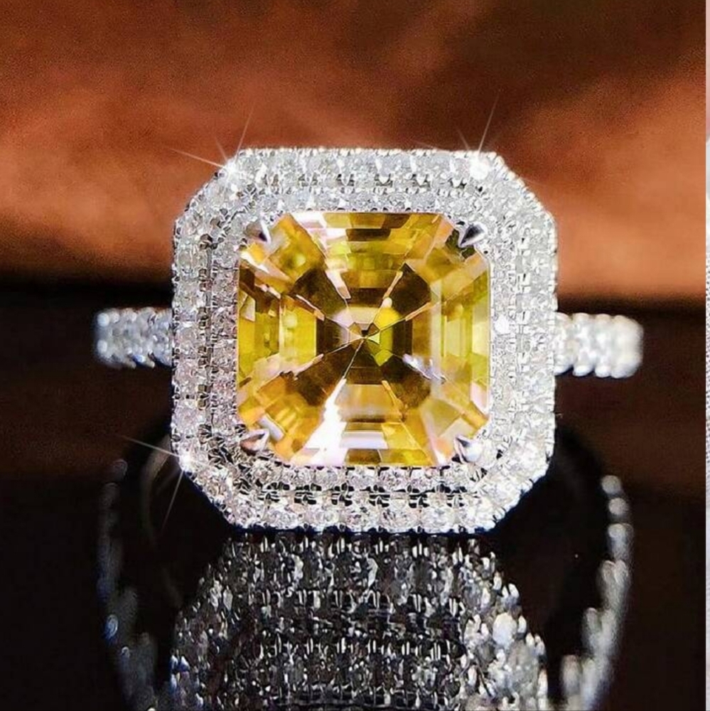 💛💛NEW💛💛 BRETHTAKING!! YELLOW and CLEAR CZ'S Ring in SILVER Plating